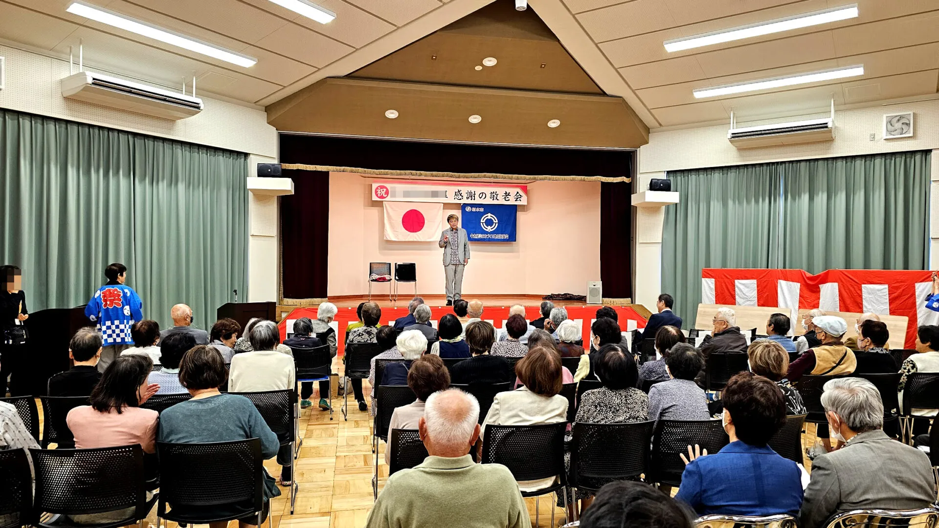 敬老会での出演依頼ならマジシャン コンプレッサーにお任せ!たくさんの笑顔をお届けします☆ 1 敬老会 マジックショー コンプレッサー