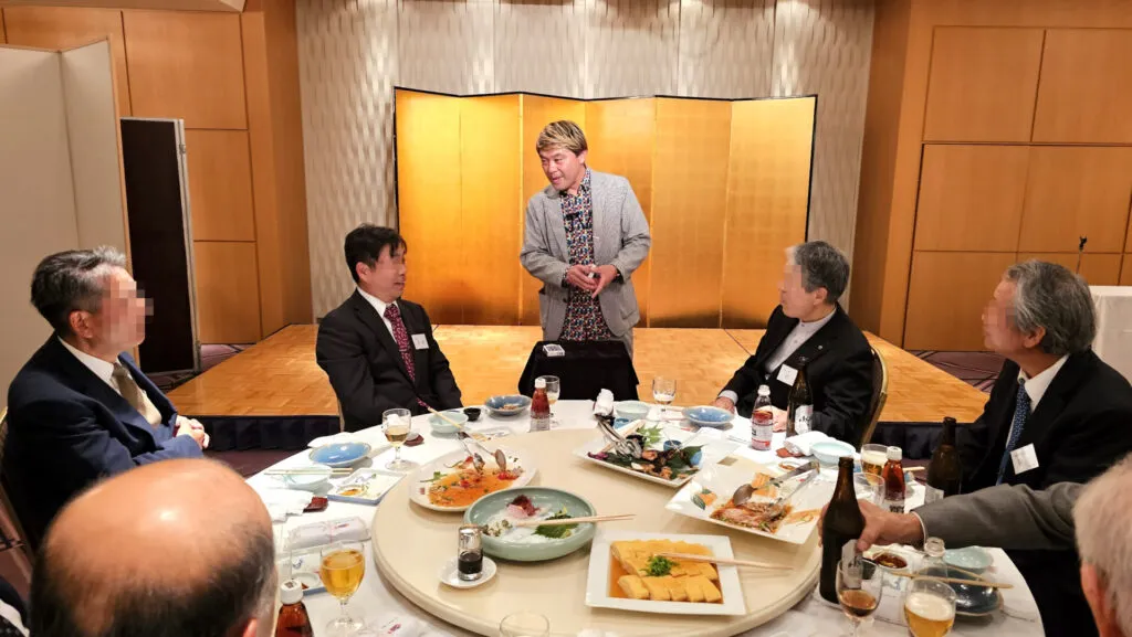 同窓会でマジックショー