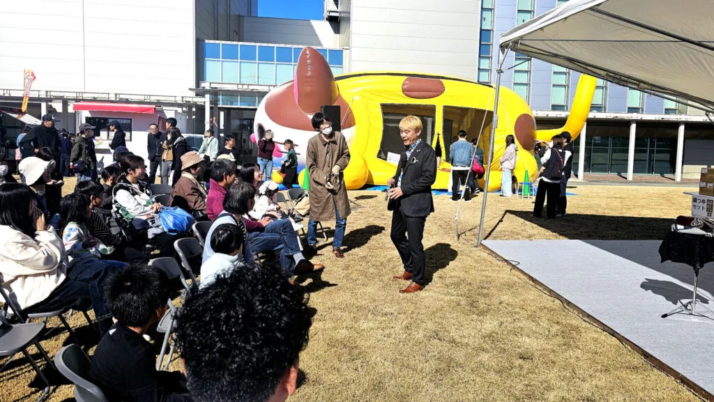 富山県での屋外イベントで出張マジックショー