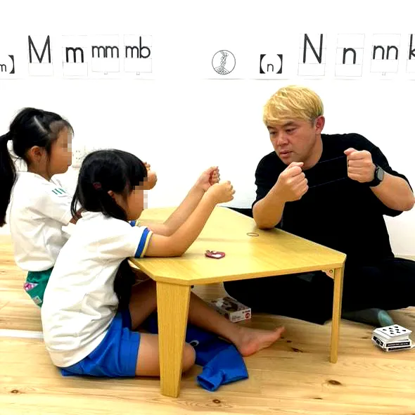 プロマジシャンが見る「シュタイナー教育」の魅力:学童保育での体験と成長 4 シュタイナー教育 コインマジック