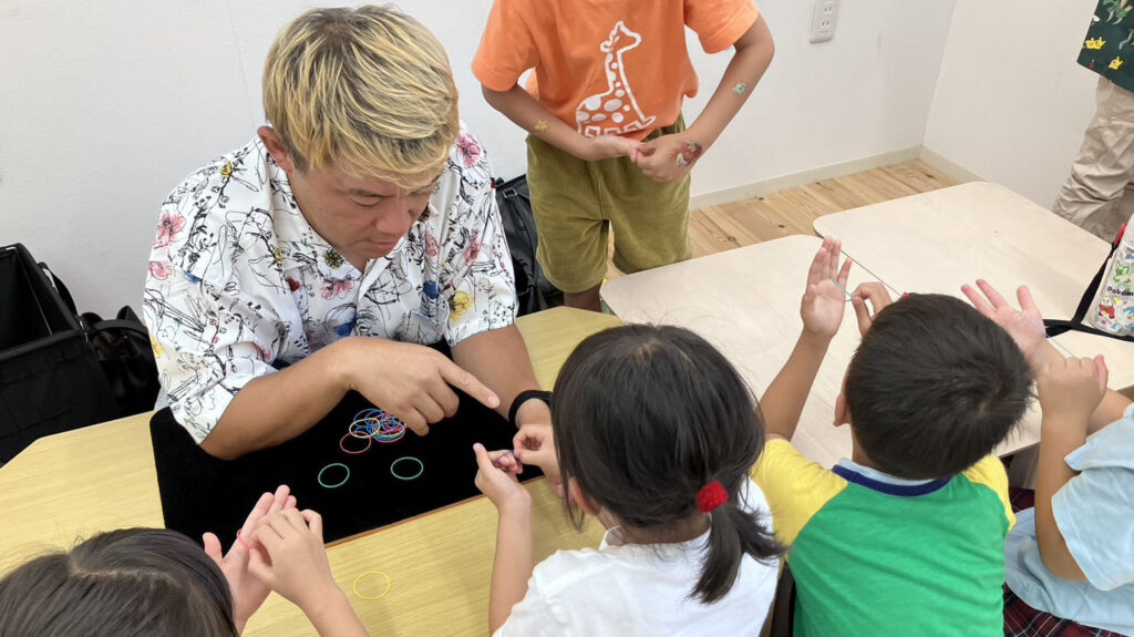 高岡市の学童保育で定期開催中!子どもとつくるマジックイベントの魅力とは? 5 高岡市の学童保育で定期開催中!子どもとつくるマジックイベント