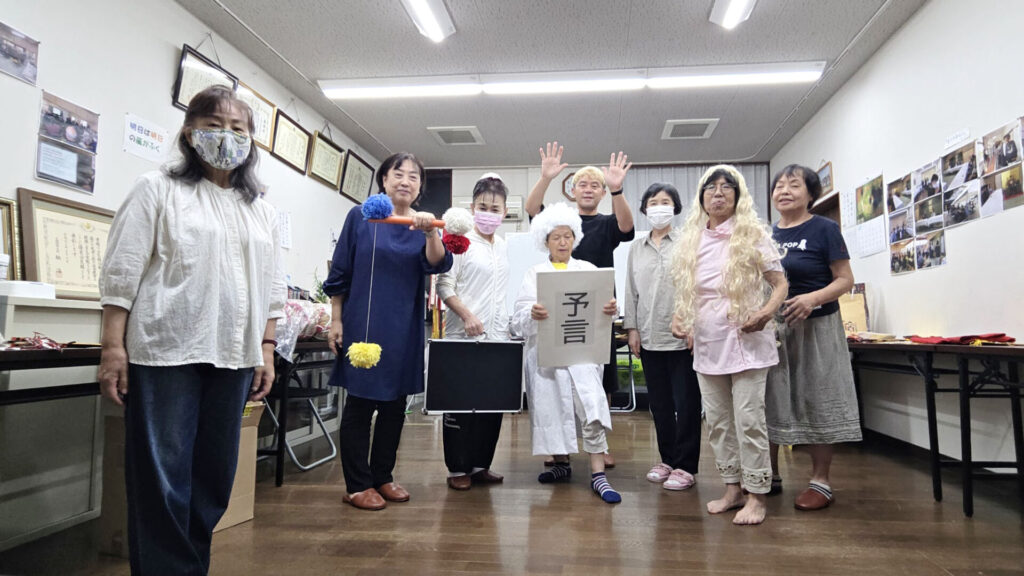 氷見市　愛の劇団の皆様にマジックレクチャー