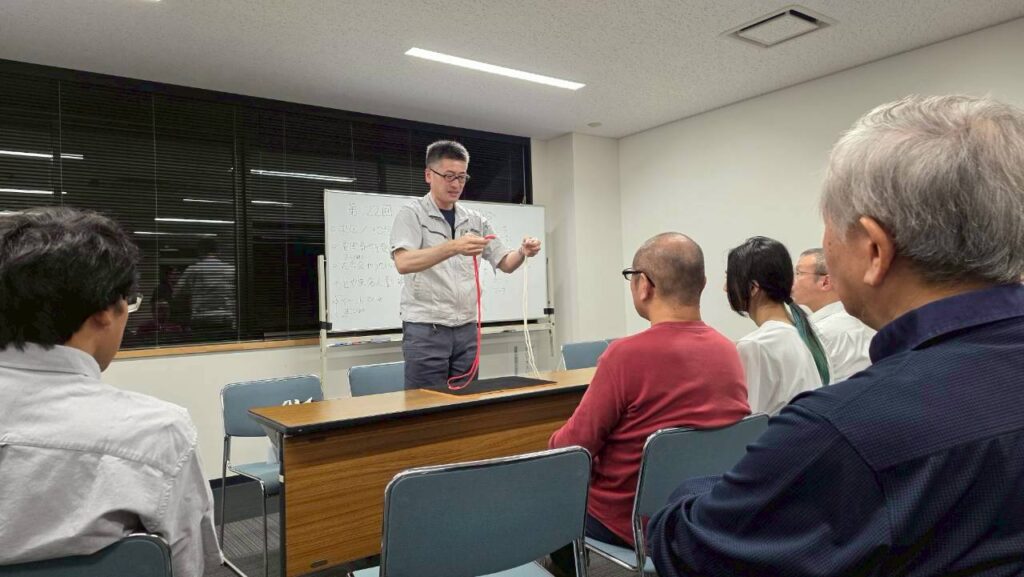 社会人サークルで新しい趣味を!富山のマジックサークル「まじっぱ」活動報告 4 富山のマジックサークル「まじっぱ」でマジックを演じる ぐっち さん
