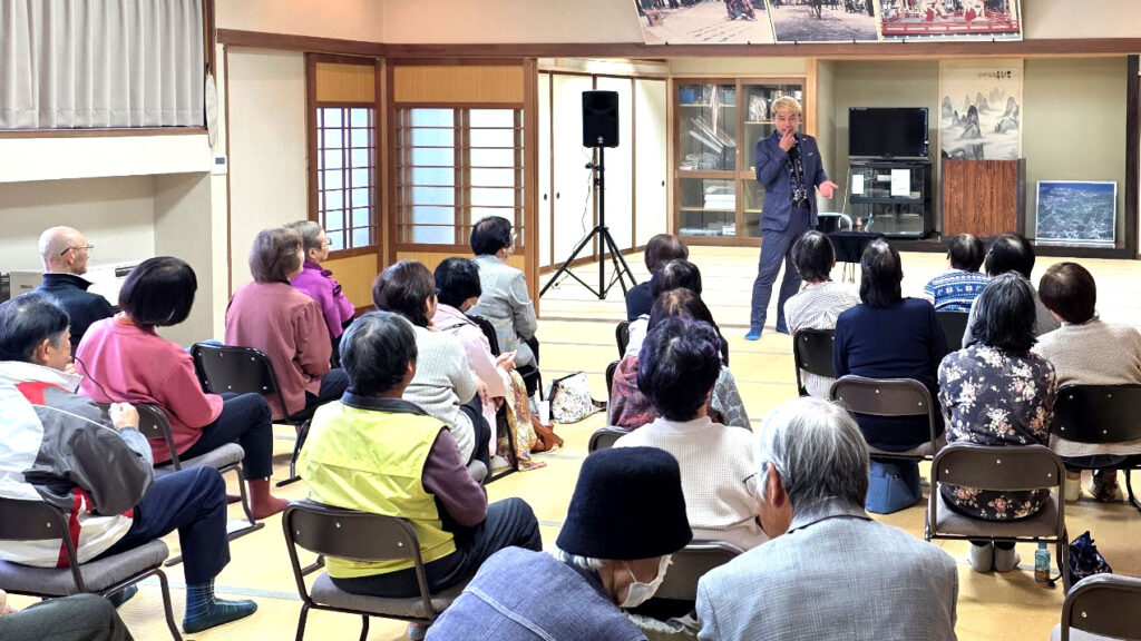 射水市　加茂地区　加茂コミュニティホールでマジックをするコンプレッサー