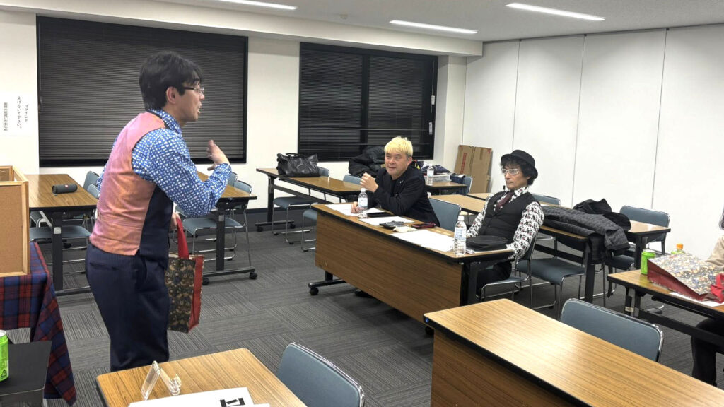 マジシャンマーサの演技をみるマジシャンコンプレッサー＆ともやん