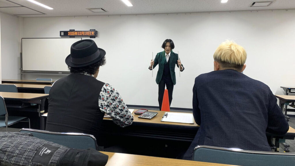 マジシャン　よぉすけの演技を見るマジシャン　コンプレッサー＆ともやん