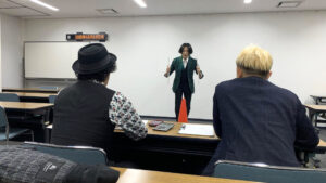 マジシャンよぉすけの演技を見るマジシャンコンプレッサー＆ともやん