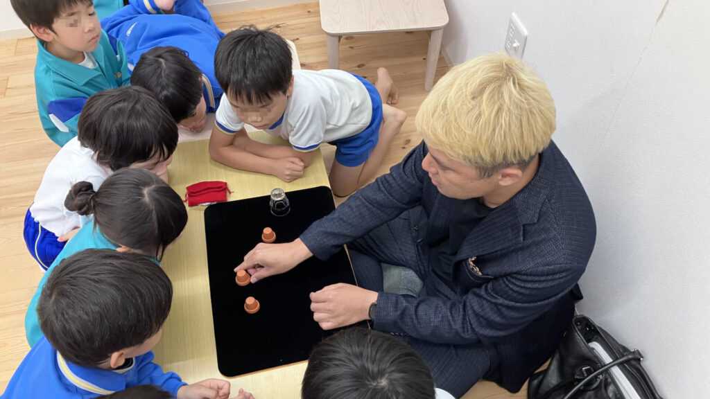 学童保育でマジックショー