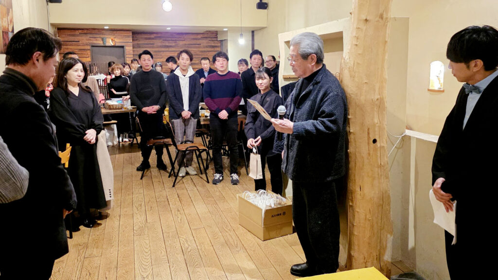 てるてる亭　志の輔のこころみ新春編　打ち上げで挨拶をする立川志の輔師匠