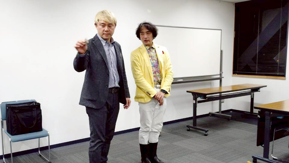 マジック研究会　　マジシャン個mんプレッサー＆ともやん