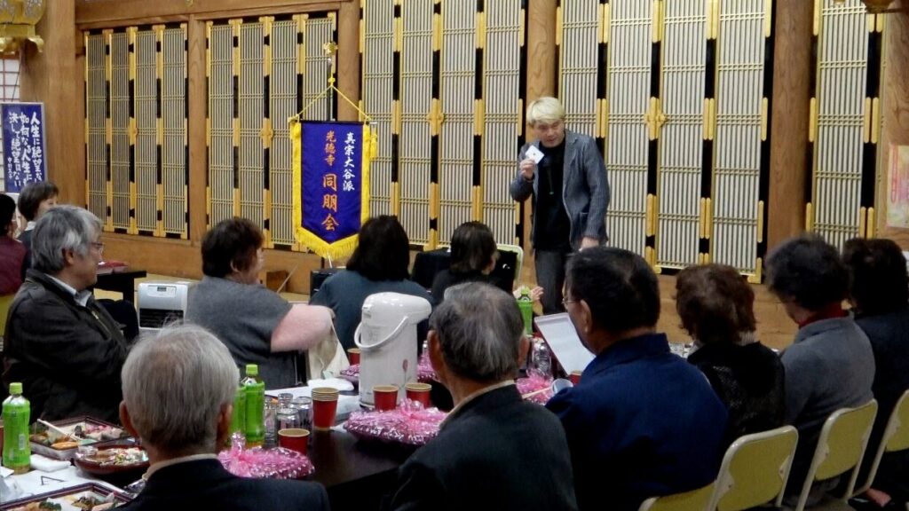 トランプ一つで、35分間たっぷりとお楽しみいただきました。