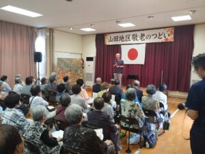 南砺市の敬老会でマジックショーを行うコンプレッサー