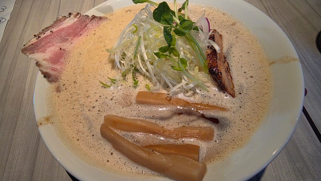姫路でのマジックショーのあとにいただいた、チャーシューとメンマがのったラーメン